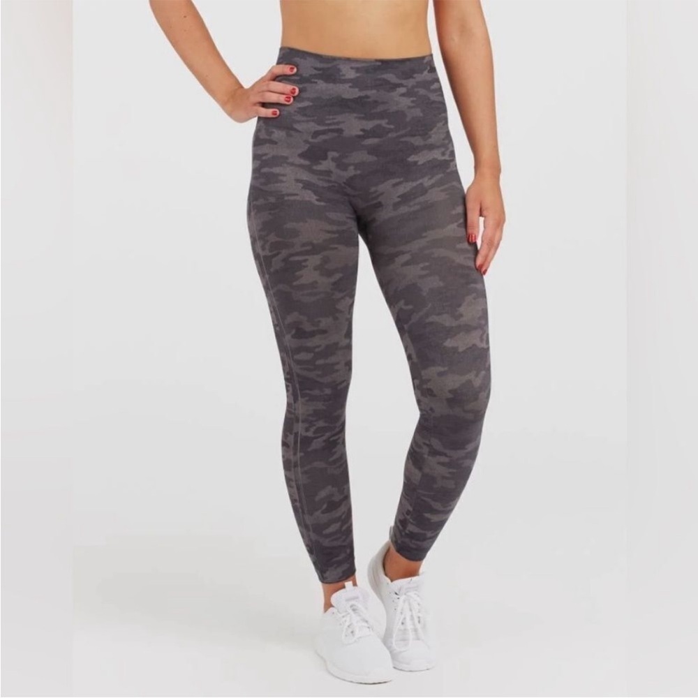 SPANX Camo Leggings Size Medium